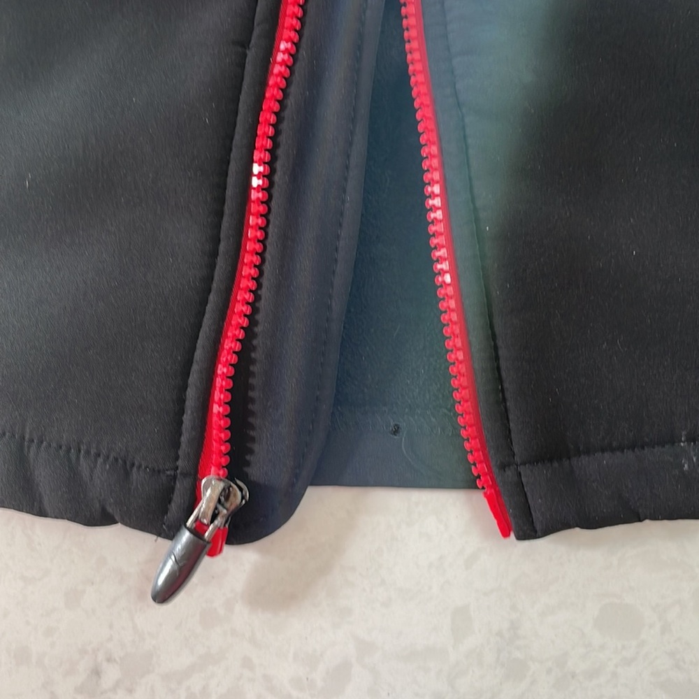 Black and red puma L jacket - Picture 8 of 10